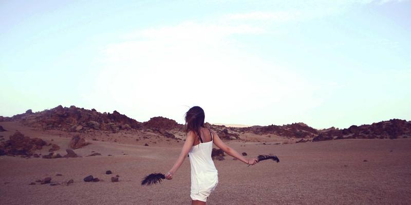 智能家居控制核心对决：E盒之家解析场景面板与语音控制的用户体验与适用场景